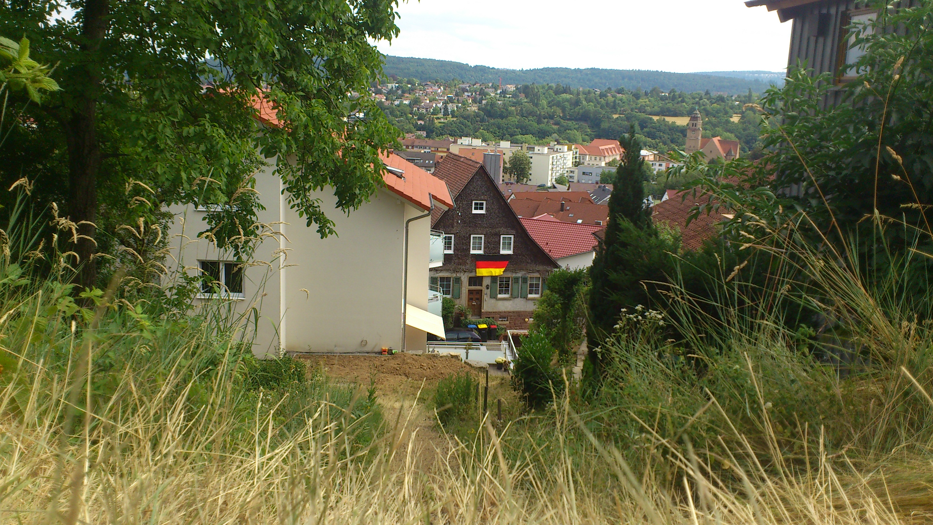 In den Maihälden Aussicht Süden 2014 - Blick von einem Grundstück innerhalb des Flurnamens